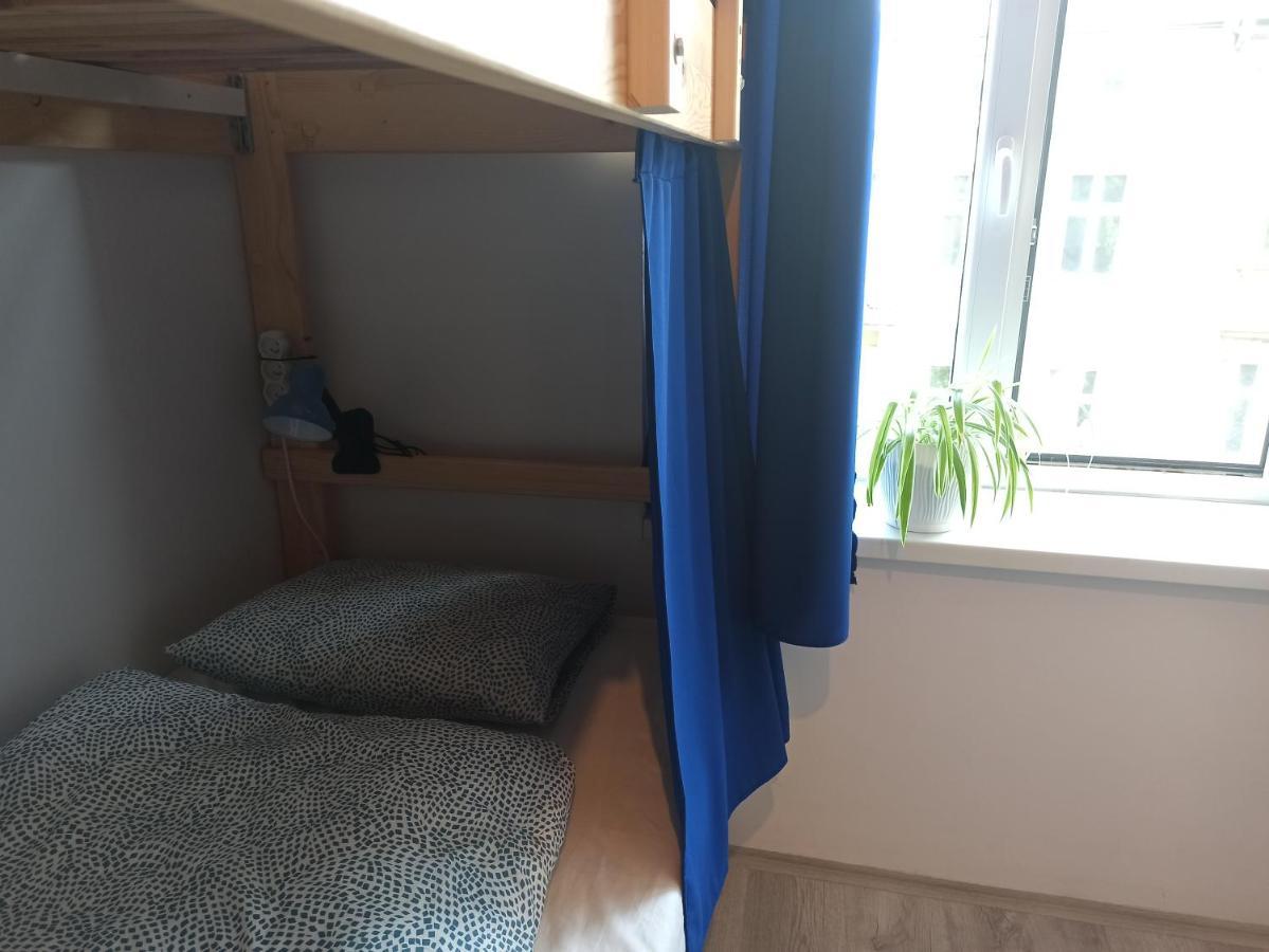 Łóżko w żeńskim pokoju wieloosobowym dla 4 osób